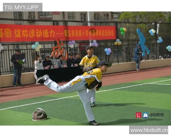 《荣耀背后的拼搏与汗水 足球赛场幕后真相揭秘》